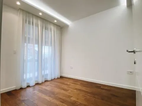 Izdavanje, trosoban stan, 68m², Vračar Sve Podlokacije, Beograd - image 9