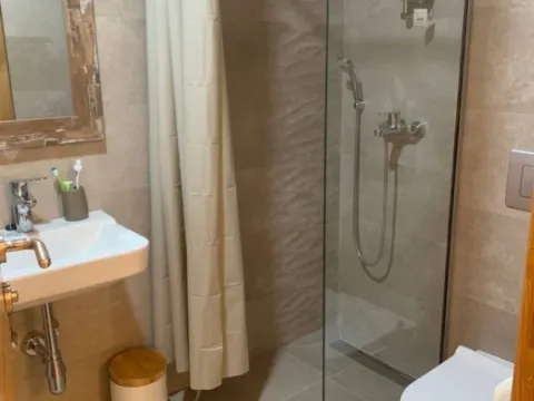 Izdavanje, jednosoban stan, 45m², Bečići, Budva - image 11