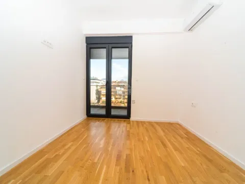 Izdavanje, dvosoban stan, 67m², Stari Aerodrom, Podgorica - image 4