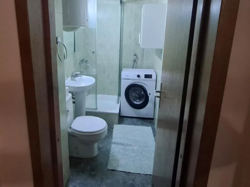 Izdavanje, trosoban stan, 95m², Vračar Sve Podlokacije, Beograd