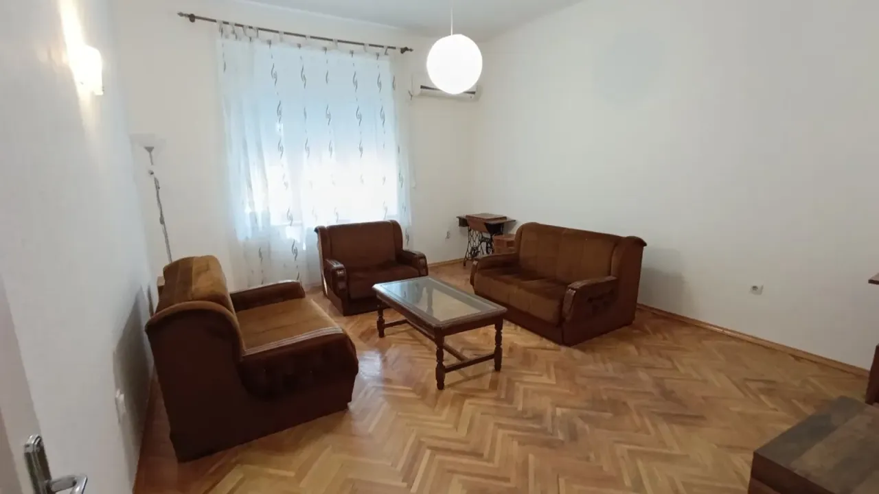 Izdavanje, poslovni prostor, 68m², Centar, Podgorica