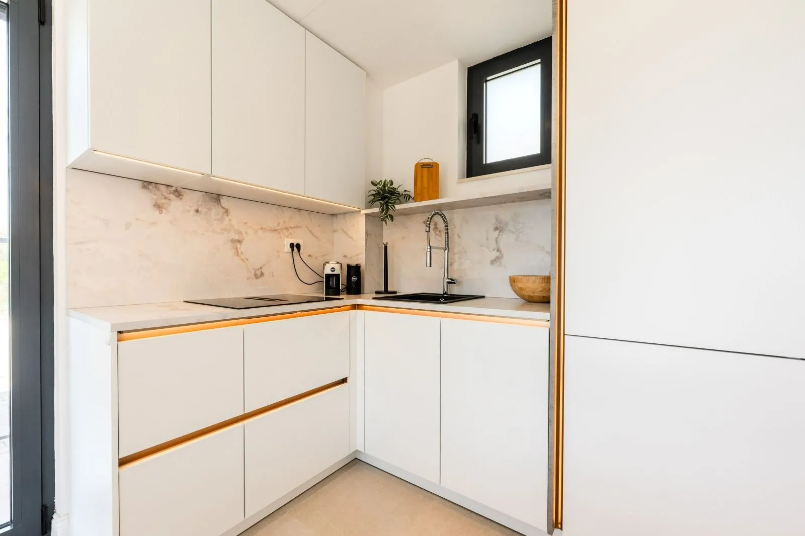 Izdavanje, kuća, 159m², Reževići, Budva