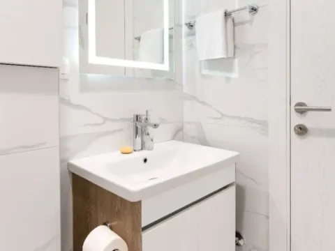 Izdavanje, jednosoban stan, 32m², Dobrota, Kotor - image 9