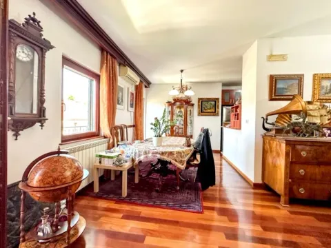 Sale, three bedroom apartment, 130m², Gorica C, Podgorica - image 19