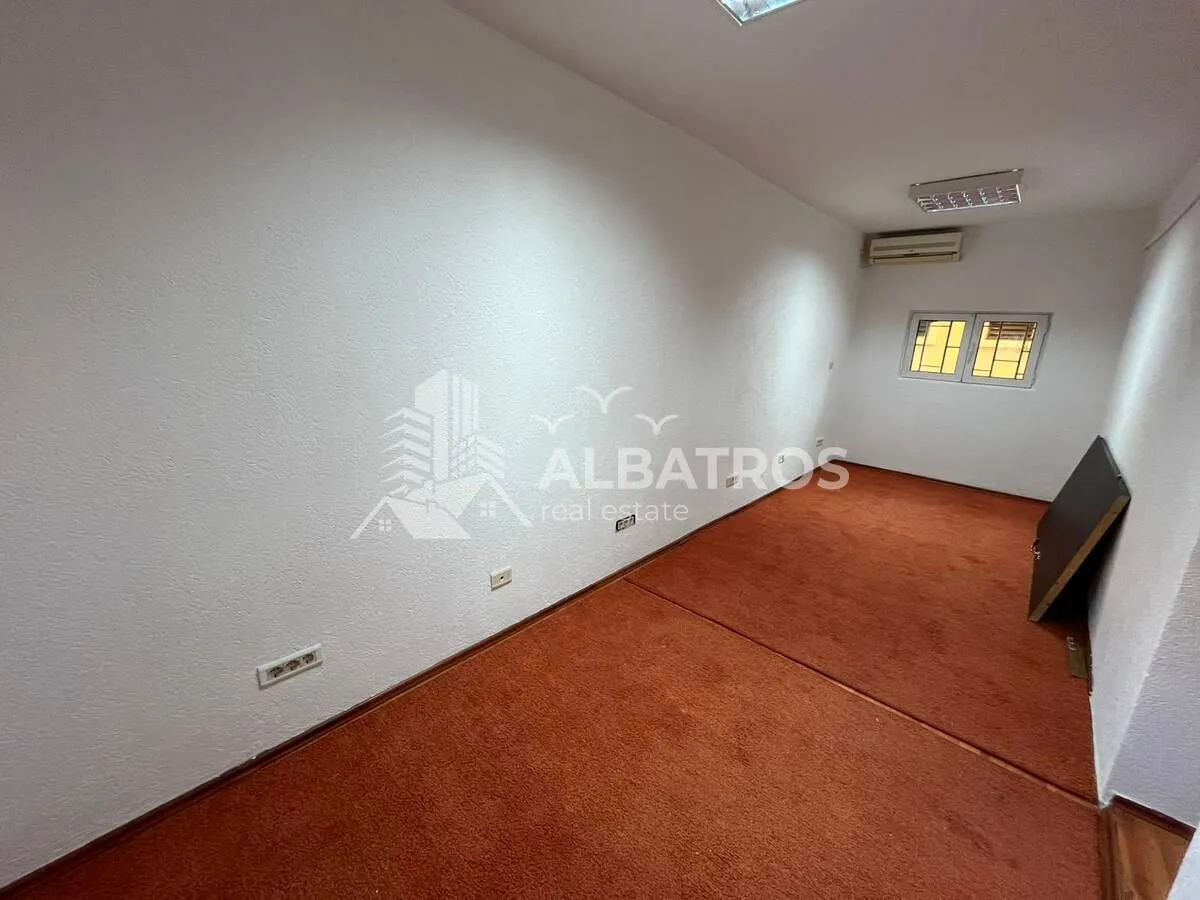 Rent, office space, 54m², Centar, Bar