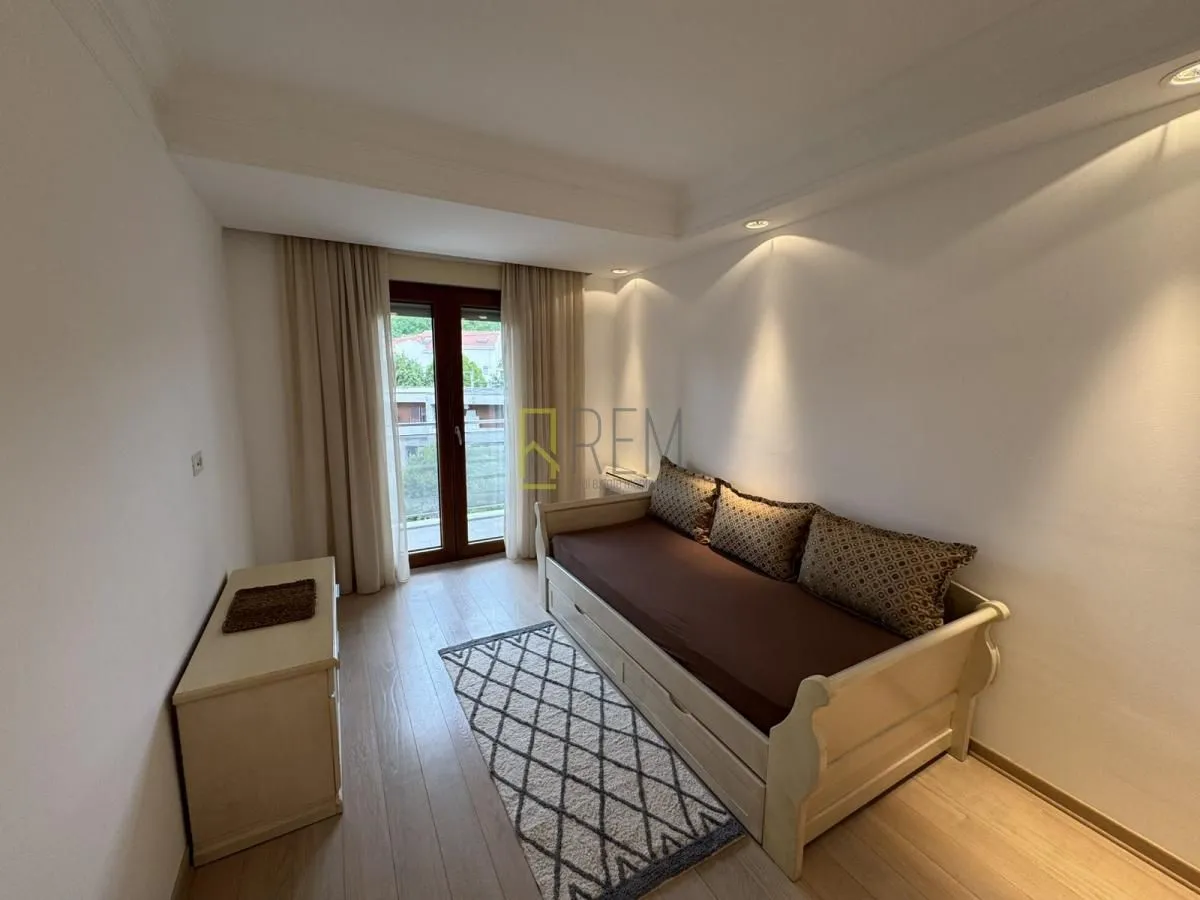 Rent, three bedroom apartment, 263m², Gorica C, Podgorica