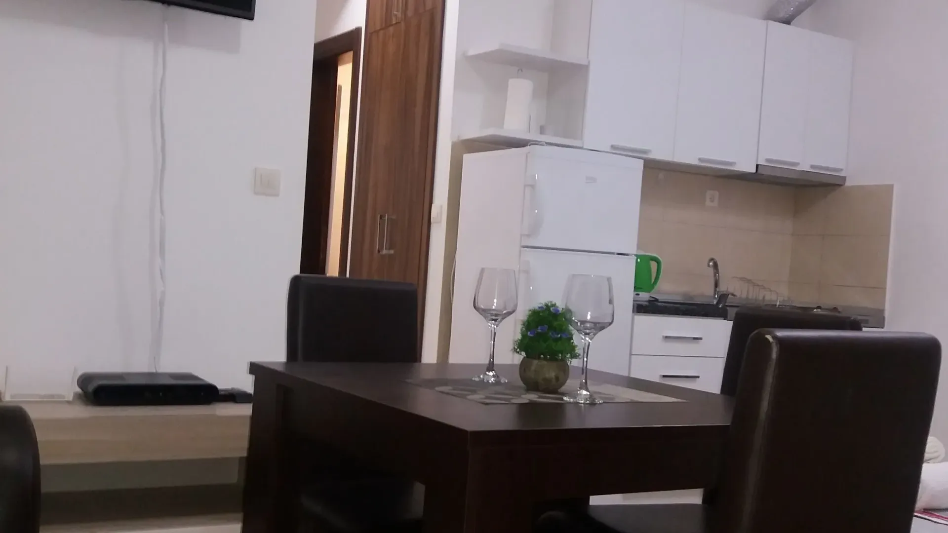 Izdavanje, garsonjera, 30m², Rozino, Budva