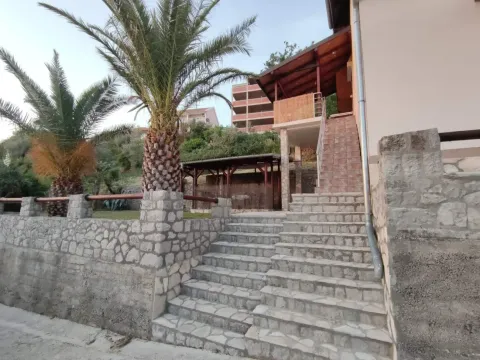 Izdavanje, kuća, 130m², Tivat, Crna Gora - image 4