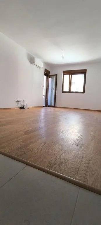 Izdavanje, dvosoban stan, 65m², Stari Aerodrom, Podgorica