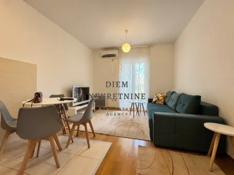 Rent, studio apartment, 30m², Blok 6, Podgorica - image 2