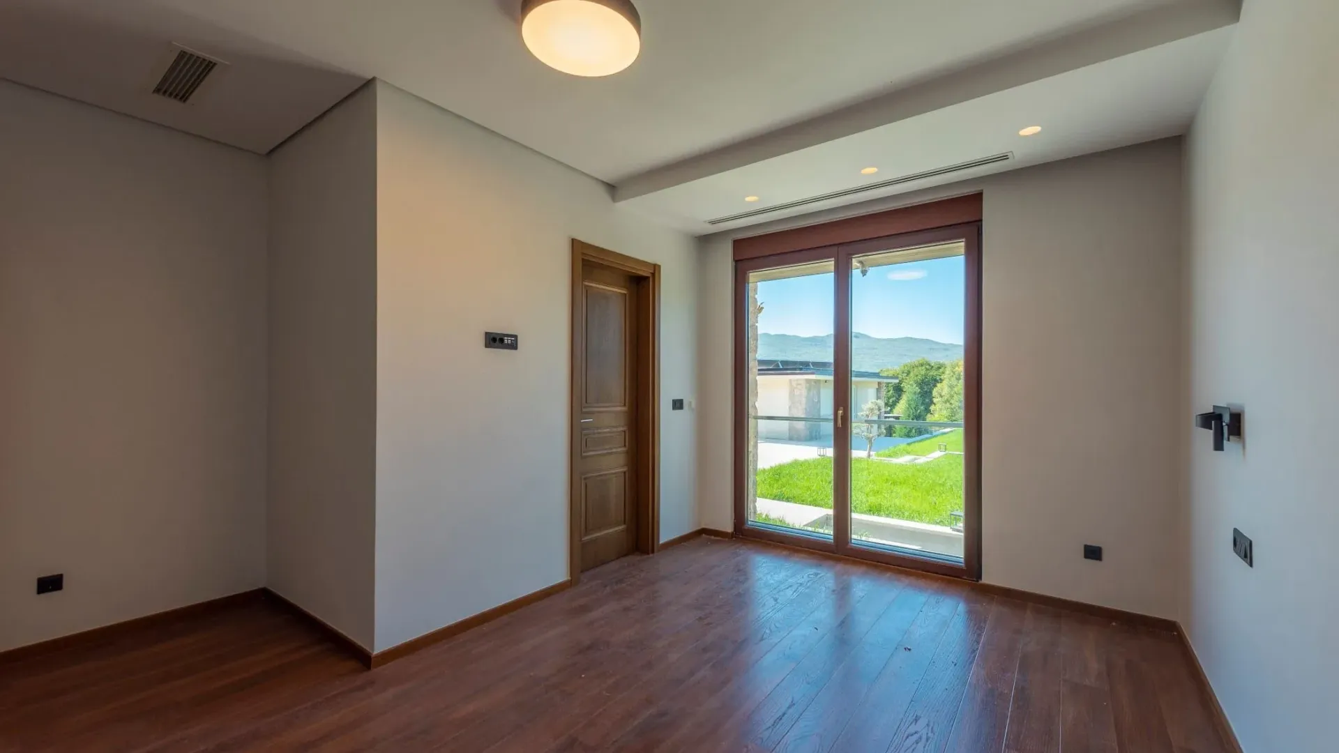 Sale, house, 492m², Mareza, Podgorica