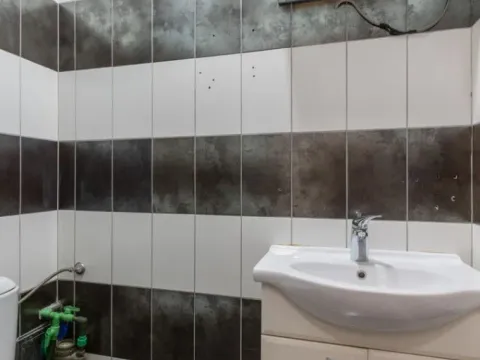 Izdavanje, poslovni prostor, 79m², Centar, Bar - image 6