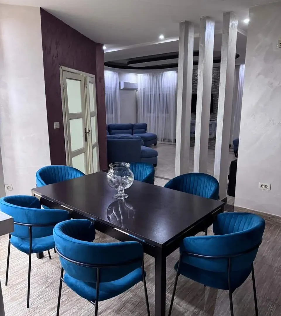 Izdavanje, kuća, 330m², Golubovci, Podgorica