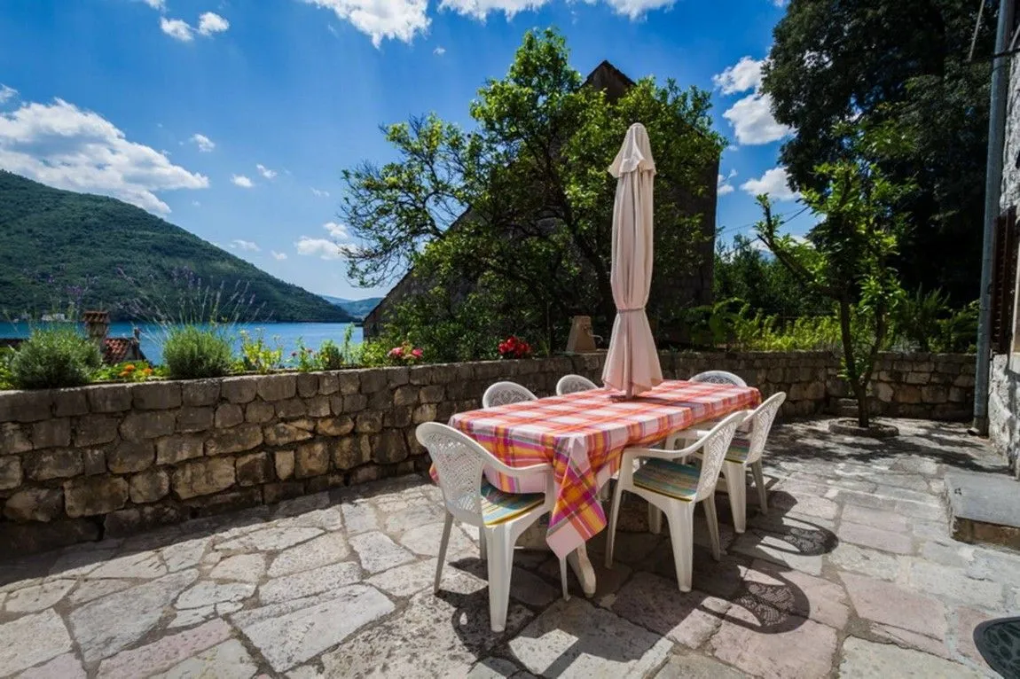 Prodaja, kuća, 136m², Perast, Kotor