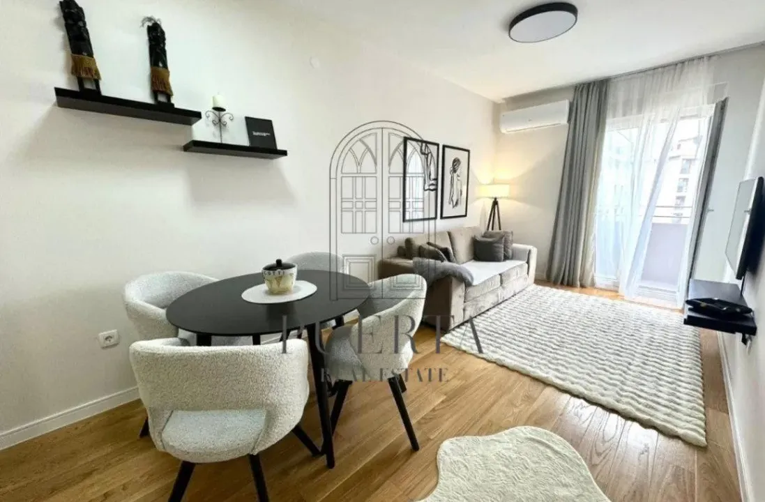 Izdavanje, jednosoban stan, 40m², Central Point, Podgorica