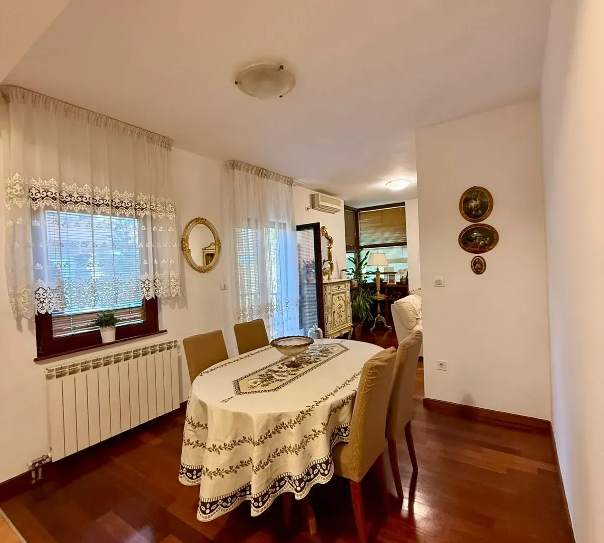 Izdavanje, trosoban stan, 100m², Tuški Put, Podgorica