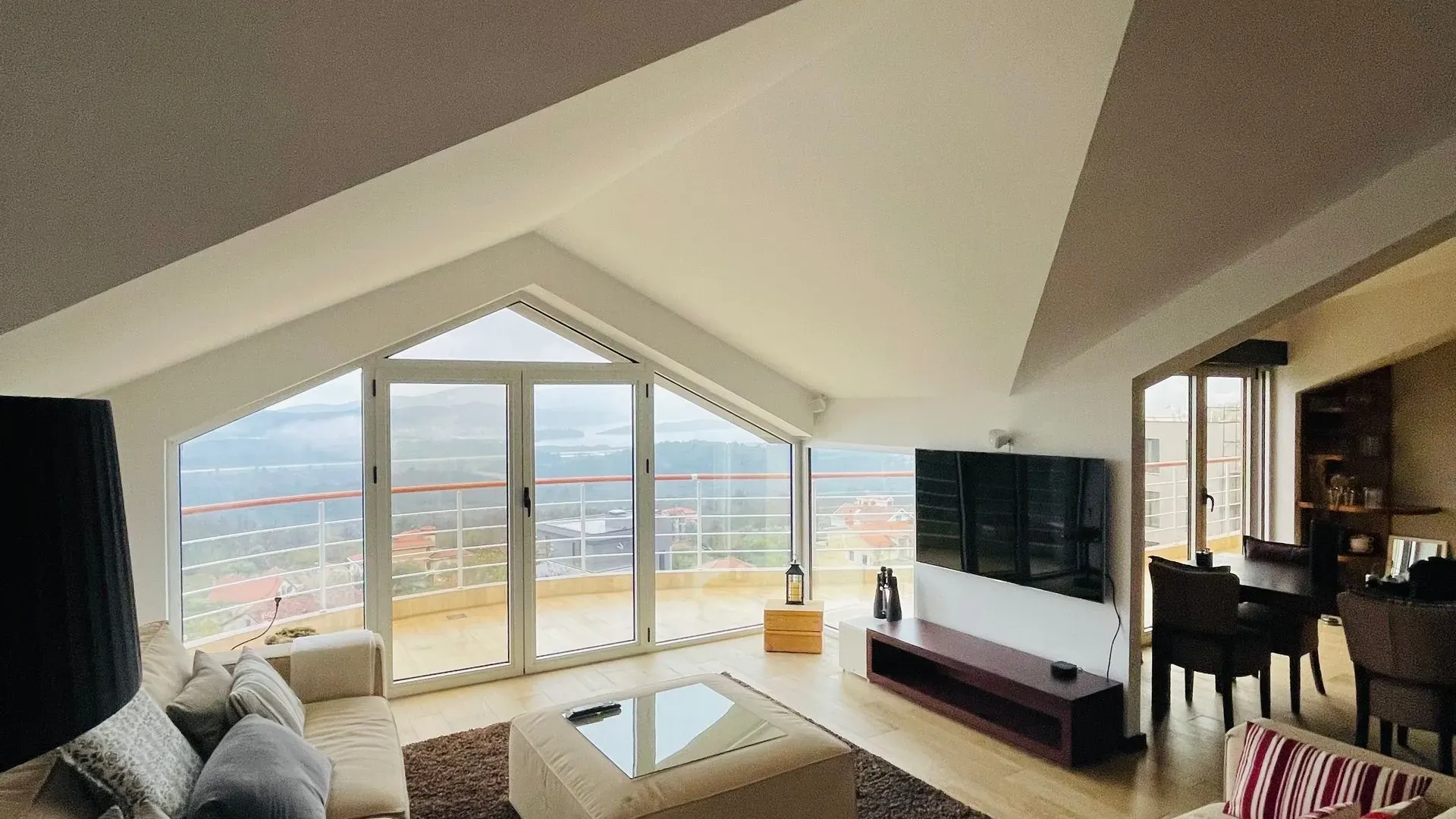 Izdavanje, jednosoban stan, 130m², Kavač, Kotor