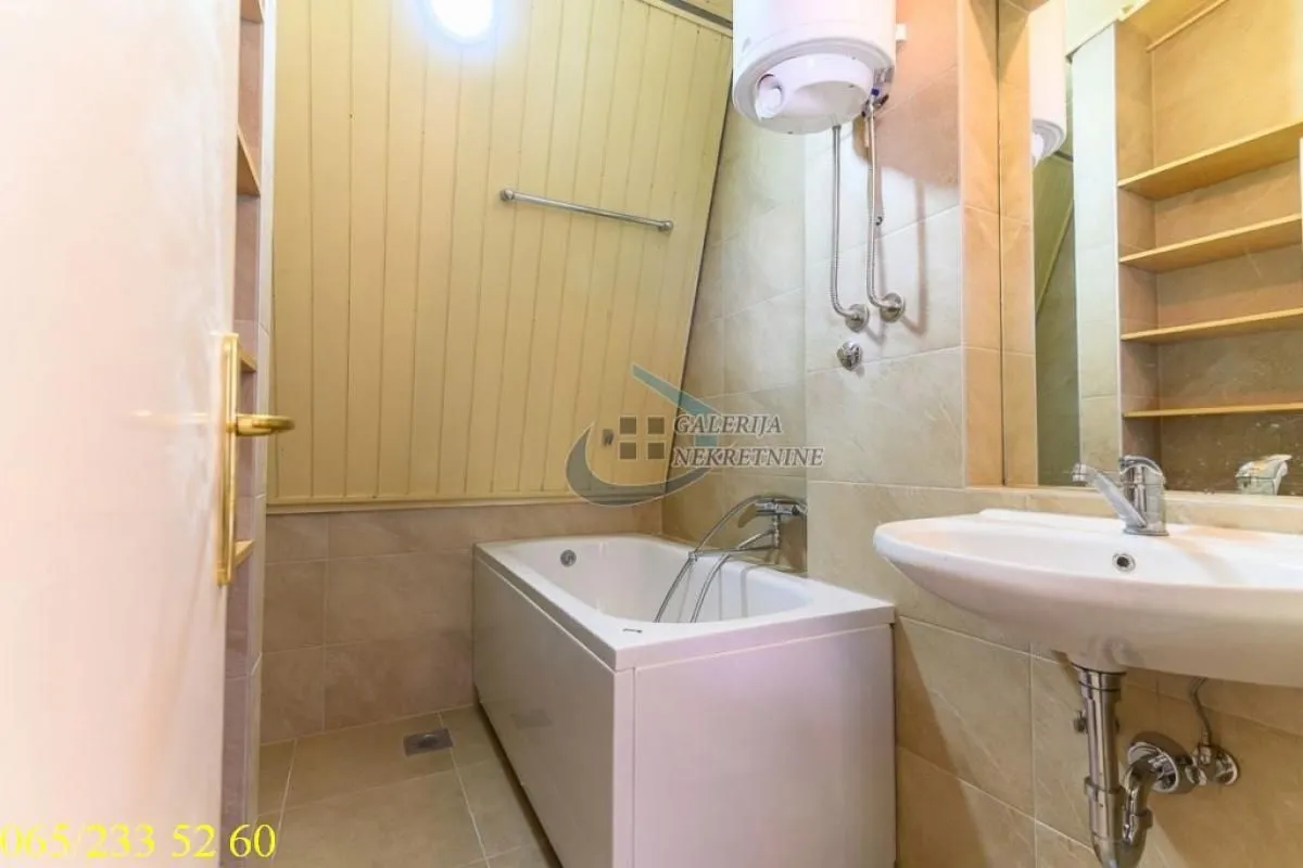 Izdavanje, trosoban stan, 96m², Lion, Zvezdara Sve Podlokacije