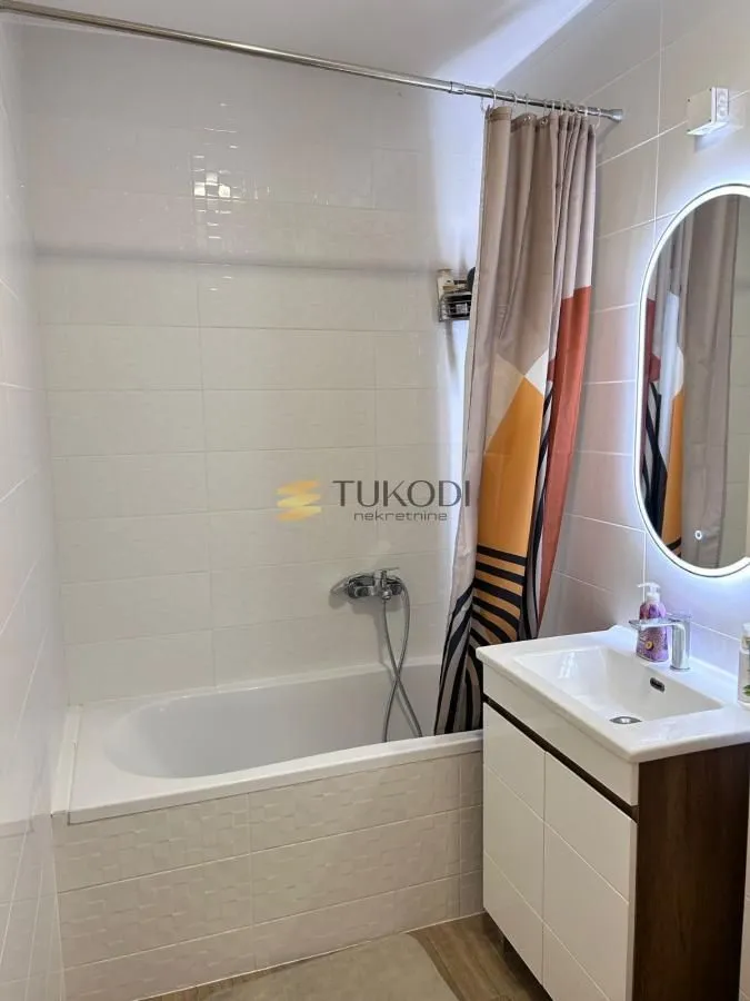 Prodaja, trosoban stan, 58m², Sremska Kamenica, Petrovaradin