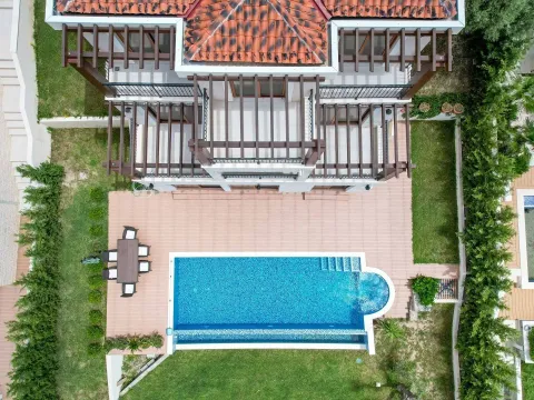 Izdavanje, kuća, 335m², Blizikuće, Budva - image 34
