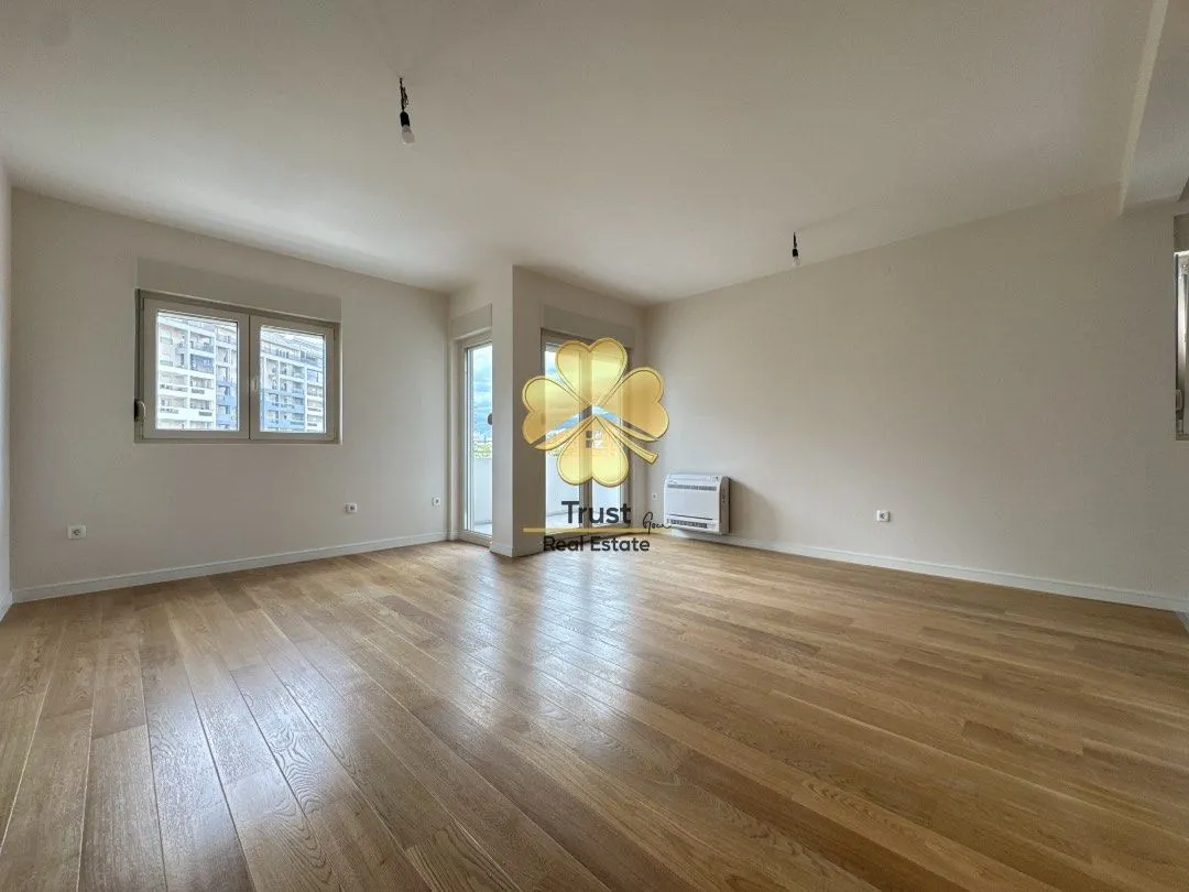 Izdavanje, dvosoban stan, 70m², Central Point, Podgorica