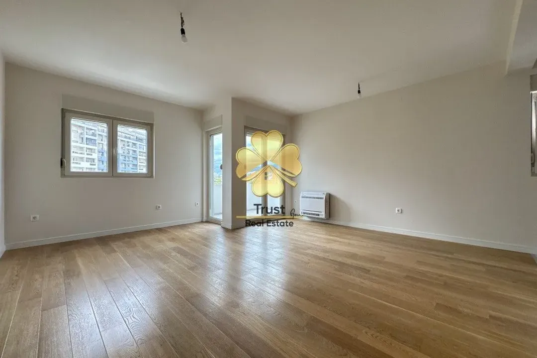 Izdavanje, dvosoban stan, 70m², Central Point, Podgorica