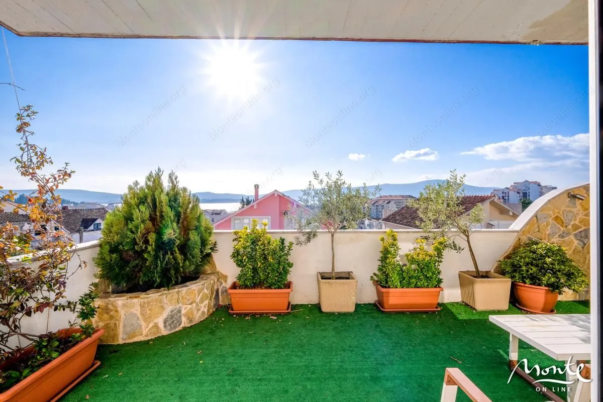 Prodaja, dvosoban stan, 110m², Centar, Tivat