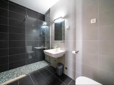 Prodaja, dvosoban stan, 84m², Morinj, Kotor - image 19