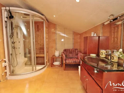 Sale, house, 283m², Tivat, Crna Gora - image 18