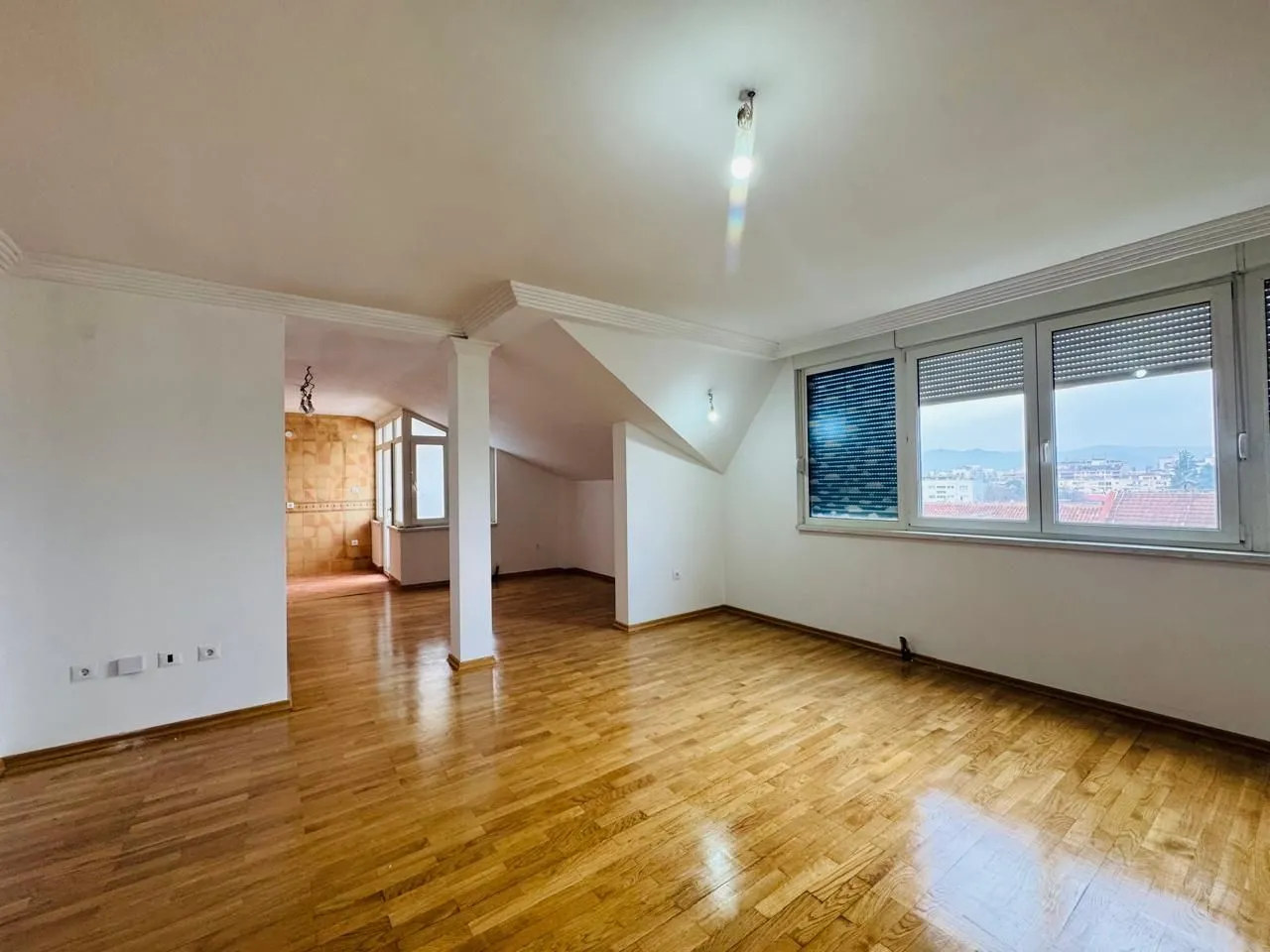 Izdavanje, poslovni prostor, 200m², Gintaš, Podgorica