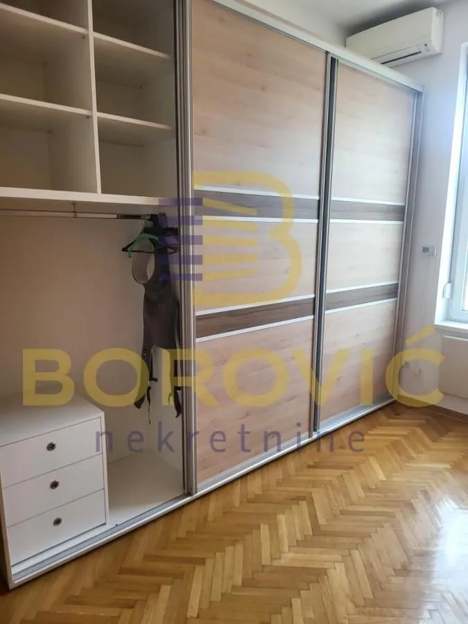 Izdavanje, četvorosoban stan, 100m², Savski Venac, Beograd