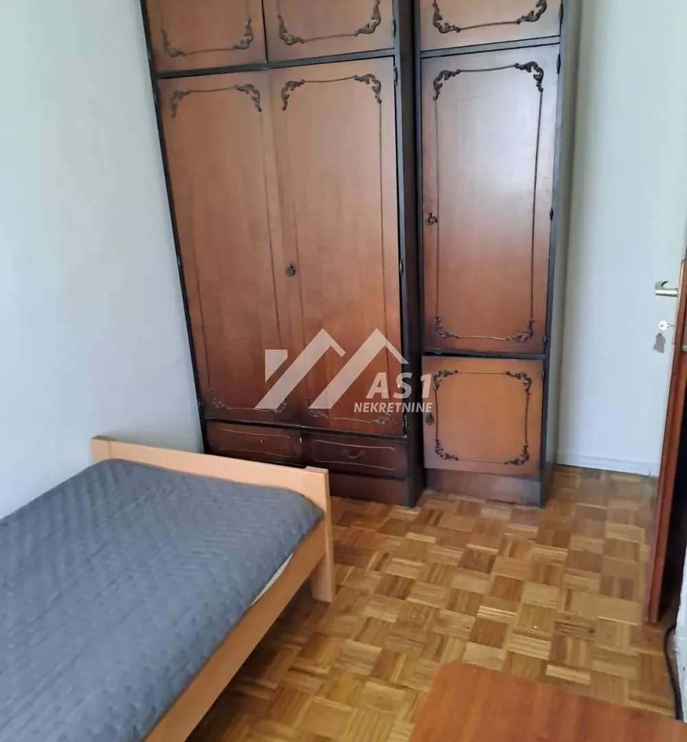 Izdavanje, četvorosoban stan, 84m², Sajam, Novi Sad Sve Podlokacije