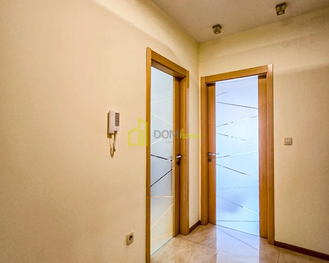 Izdavanje, trosoban stan, 95m², Momišići, Podgorica