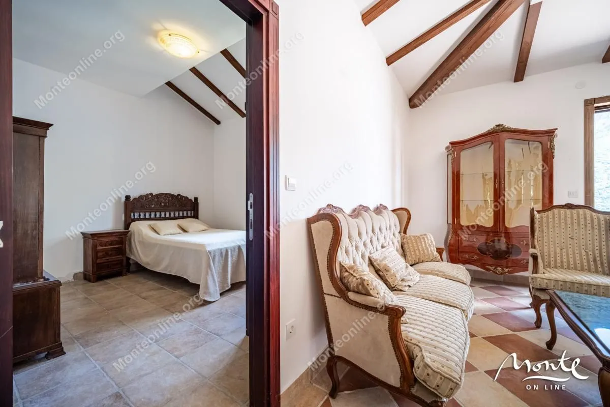 Prodaja, dvosoban stan, 92m², Kostanjica, Kotor