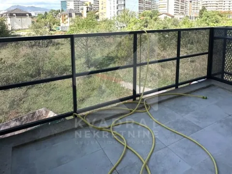 Rent, one bedroom apartment, 53m², Krivi Most, Podgorica - image 9