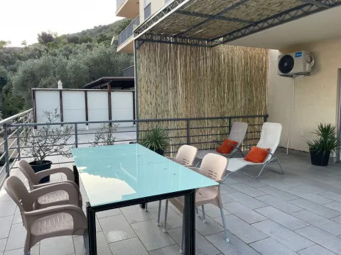 Rent, two bedroom apartment, 113m², Petrovac, Budva - image 19