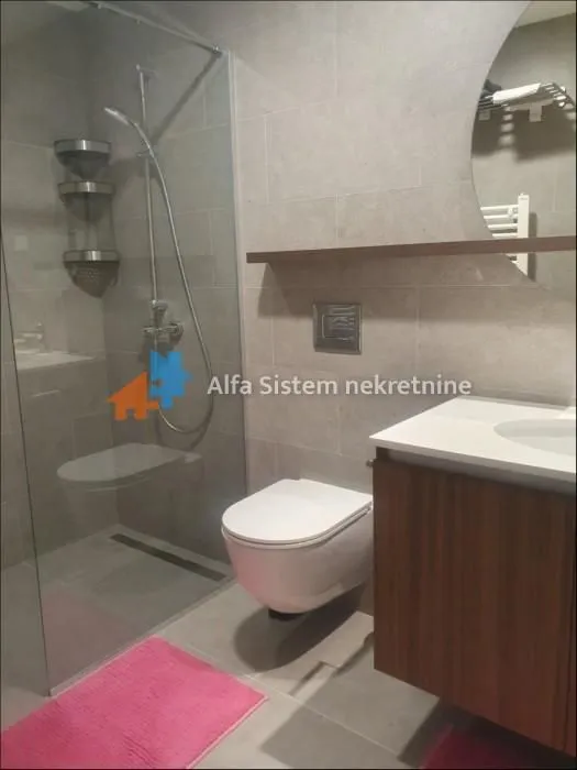 Izdavanje, trosoban stan, 72m², Savski Venac, Beograd