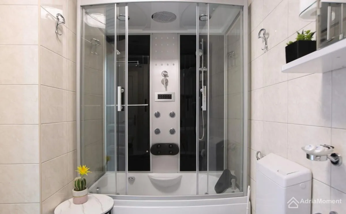 Sale, three bedroom apartment, 90m², Sveti Stefan, Budva