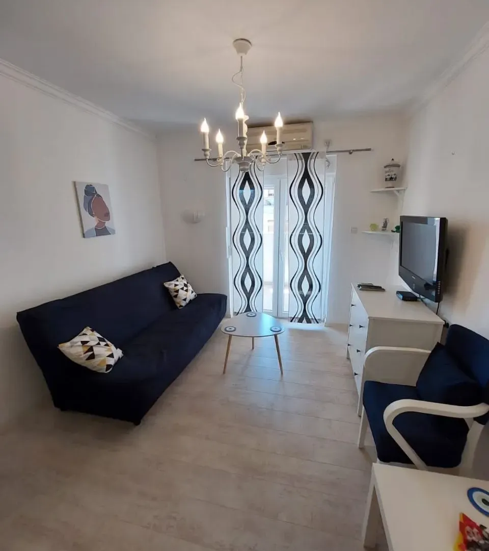 Izdavanje, dvosoban stan, 60m², Tivat, Crna Gora
