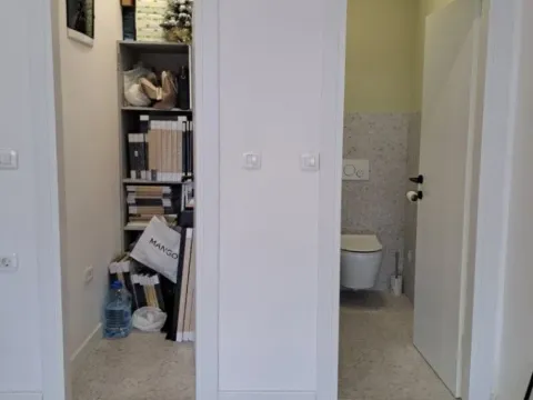 Izdavanje, poslovni prostor, 48m², Central Point, Podgorica - image 4