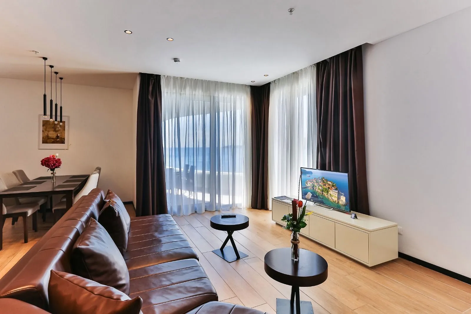 Izdavanje, dvosoban stan, 110m², Rafailovići, Budva