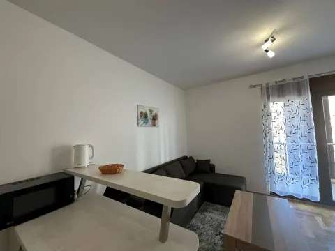 Stan-na-dan, stan, 44m², Bečići, Budva - image 4