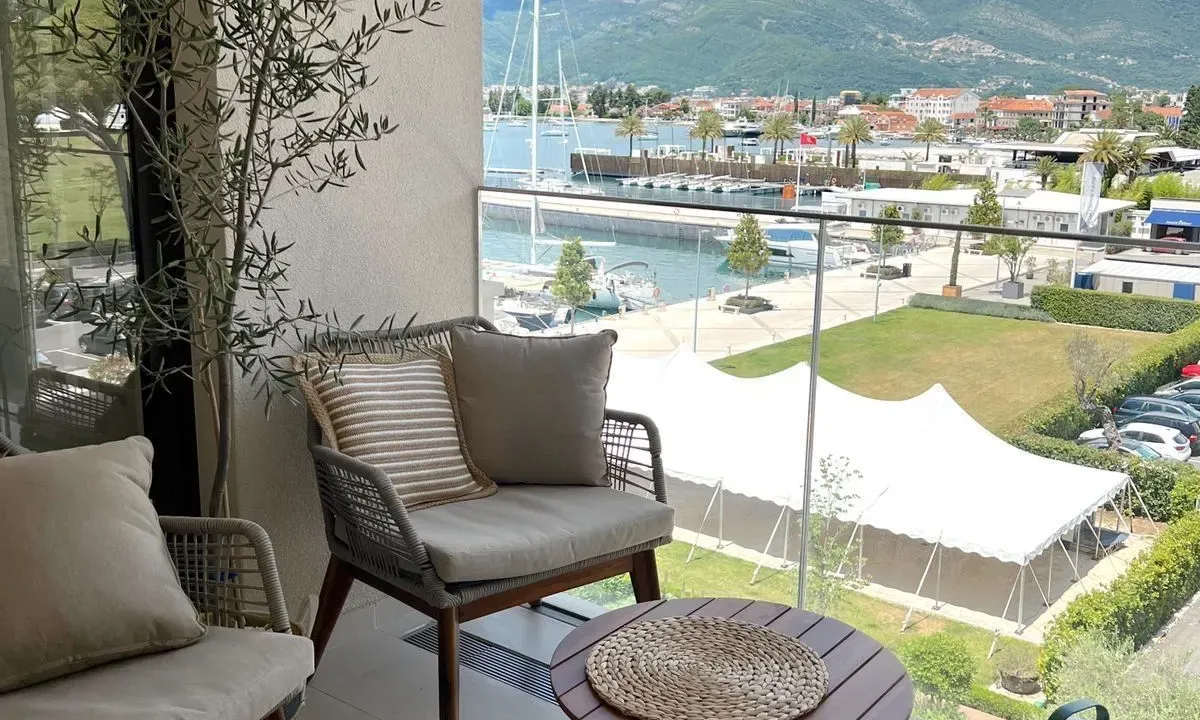 Prodaja, jednosoban stan, 69m², Tivat, Crna Gora