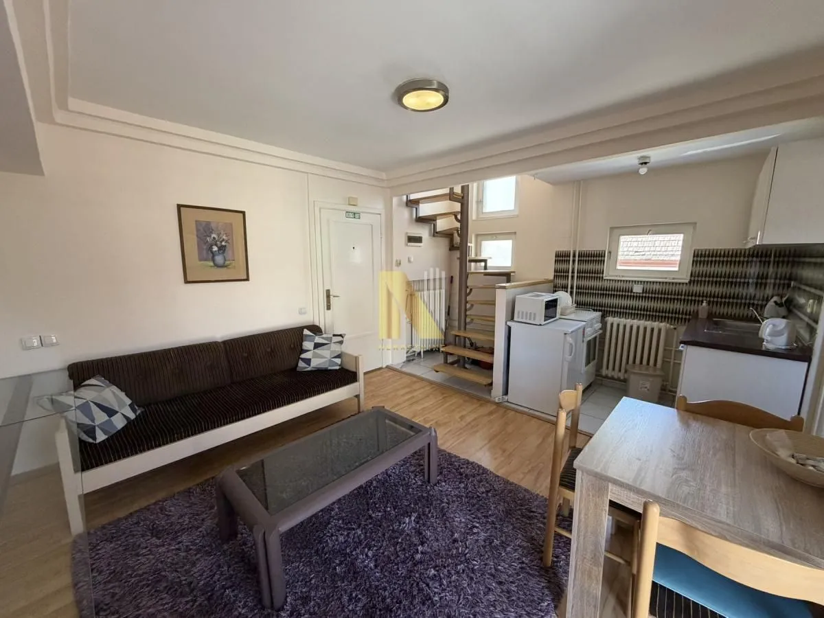 Izdavanje, trosoban stan, 57m², Centar, Novi Sad