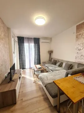 Izdavanje, dvosoban stan, 75m², Blok 5, Podgorica - image 11