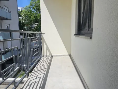 Prodaja, četvorosoban stan, 70m², Zemun Gornji Grad, Zemun Sve Podlokacije - image 7