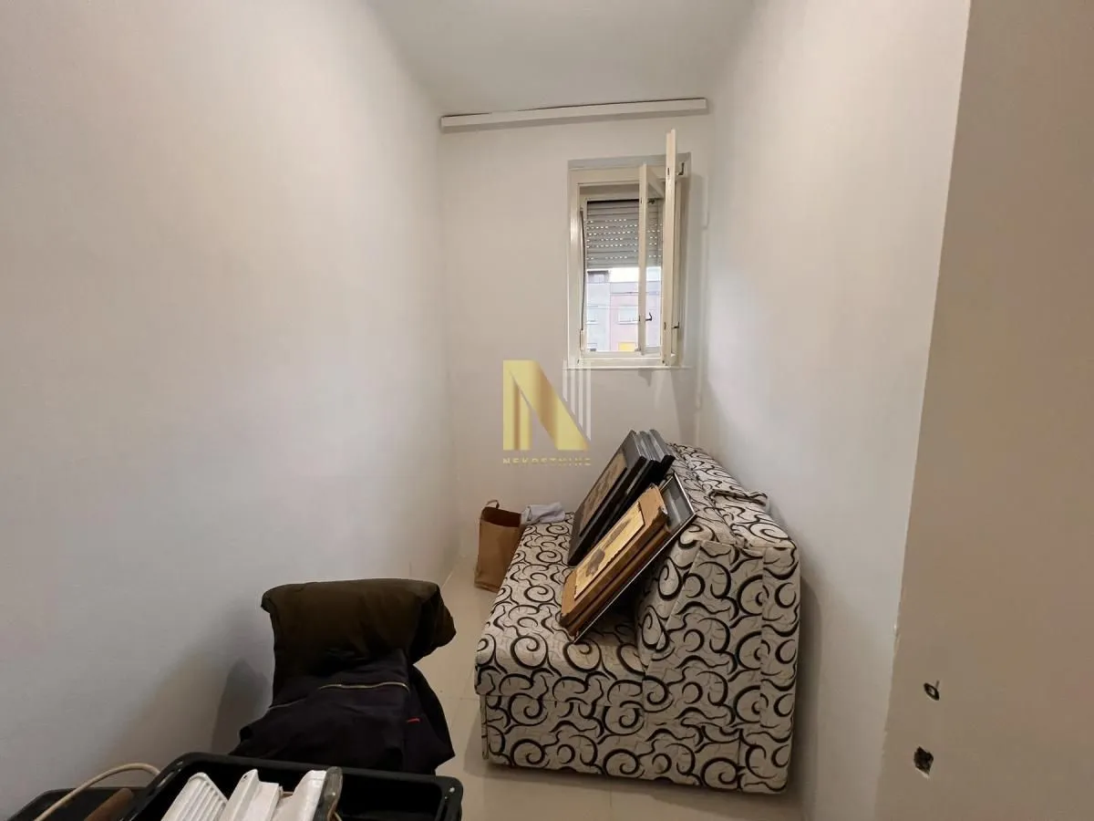 Prodaja, trosoban stan, 61m², Stari grad, Novi Sad