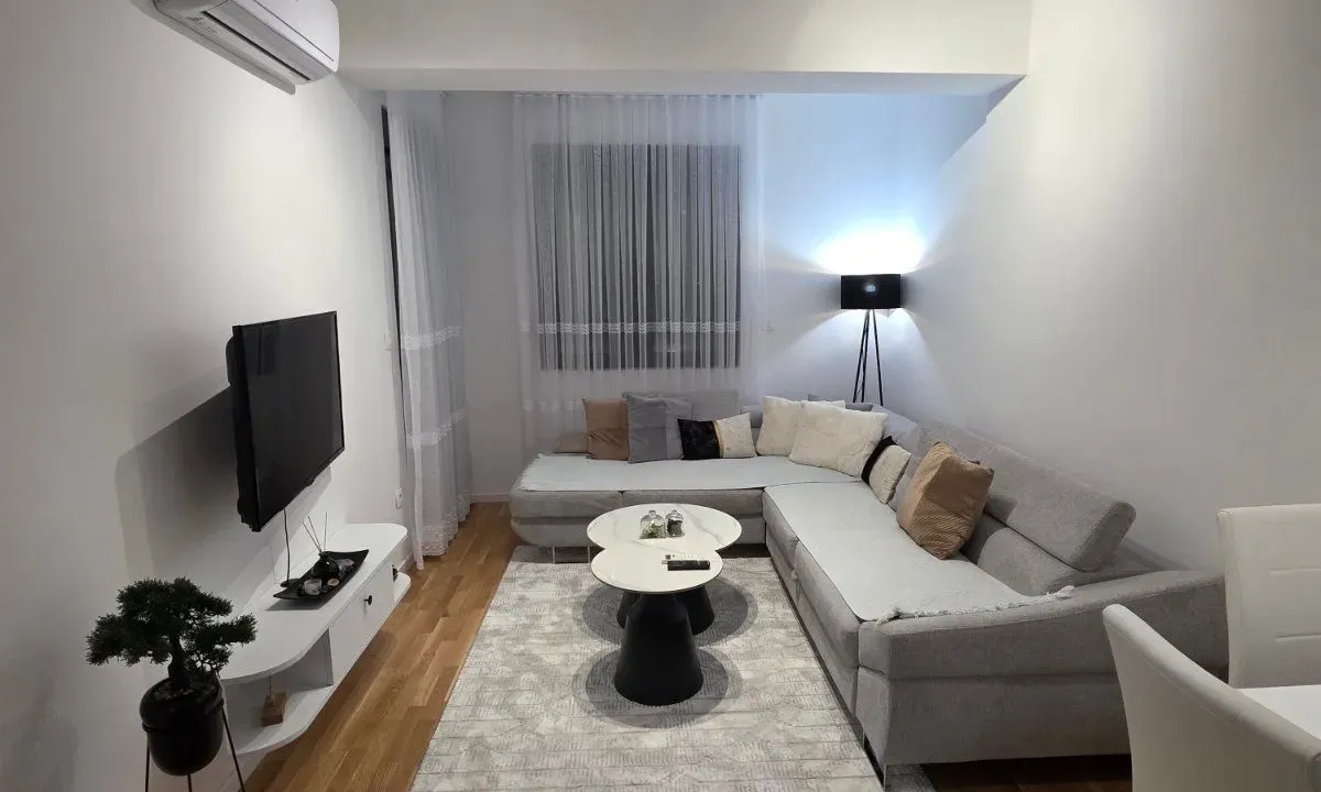 Izdavanje, jednosoban stan, 42m², Stari Aerodrom, Podgorica