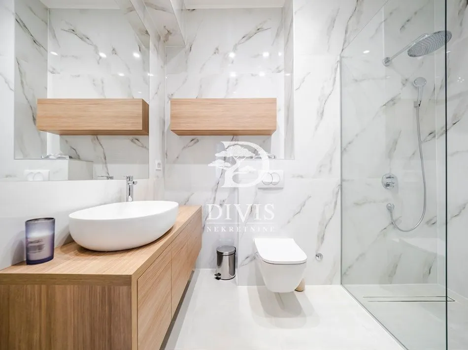 Prodaja, trosoban stan, 153m², Centar, Subotica