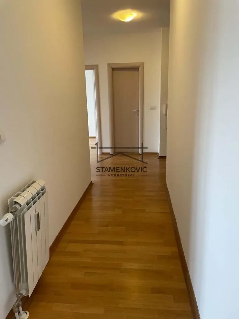 Prodaja, četvorosoban stan, 90m², Adamovićevo Naselje, Novi Sad Sve Podlokacije